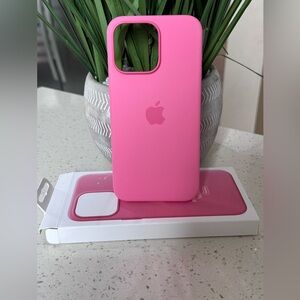 Apple silicone case new color 💖PINK💖 for iPhone 15 Pro Max.